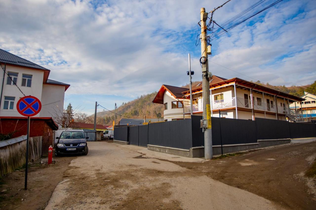 Vaias Aparts Targu Neamt Exterior foto