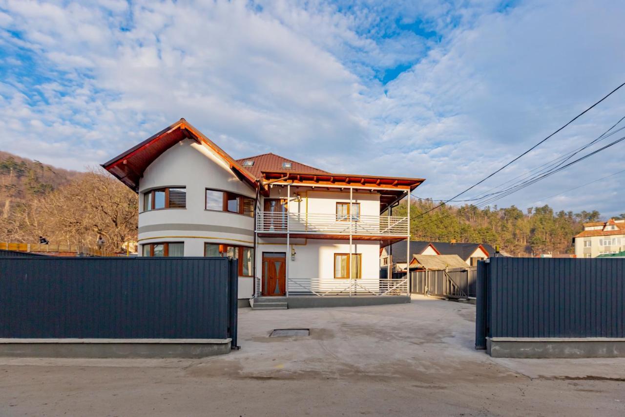 Vaias Aparts Targu Neamt Exterior foto
