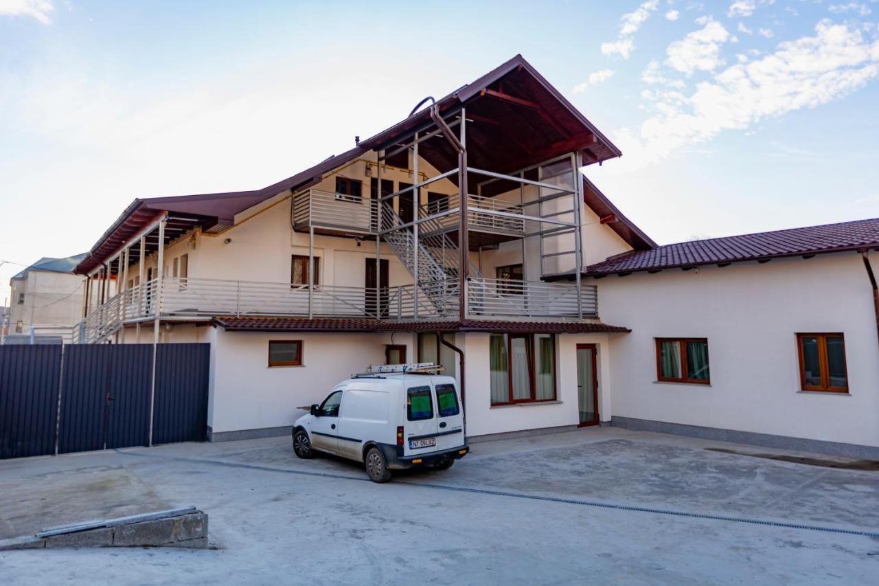 Vaias Aparts Targu Neamt Exterior foto