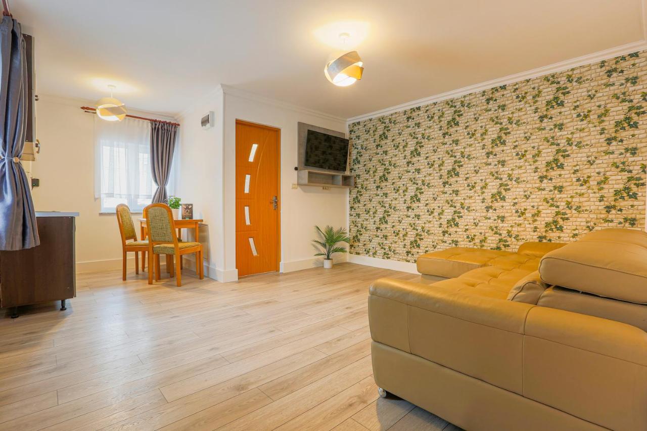 Vaias Aparts Targu Neamt Exterior foto